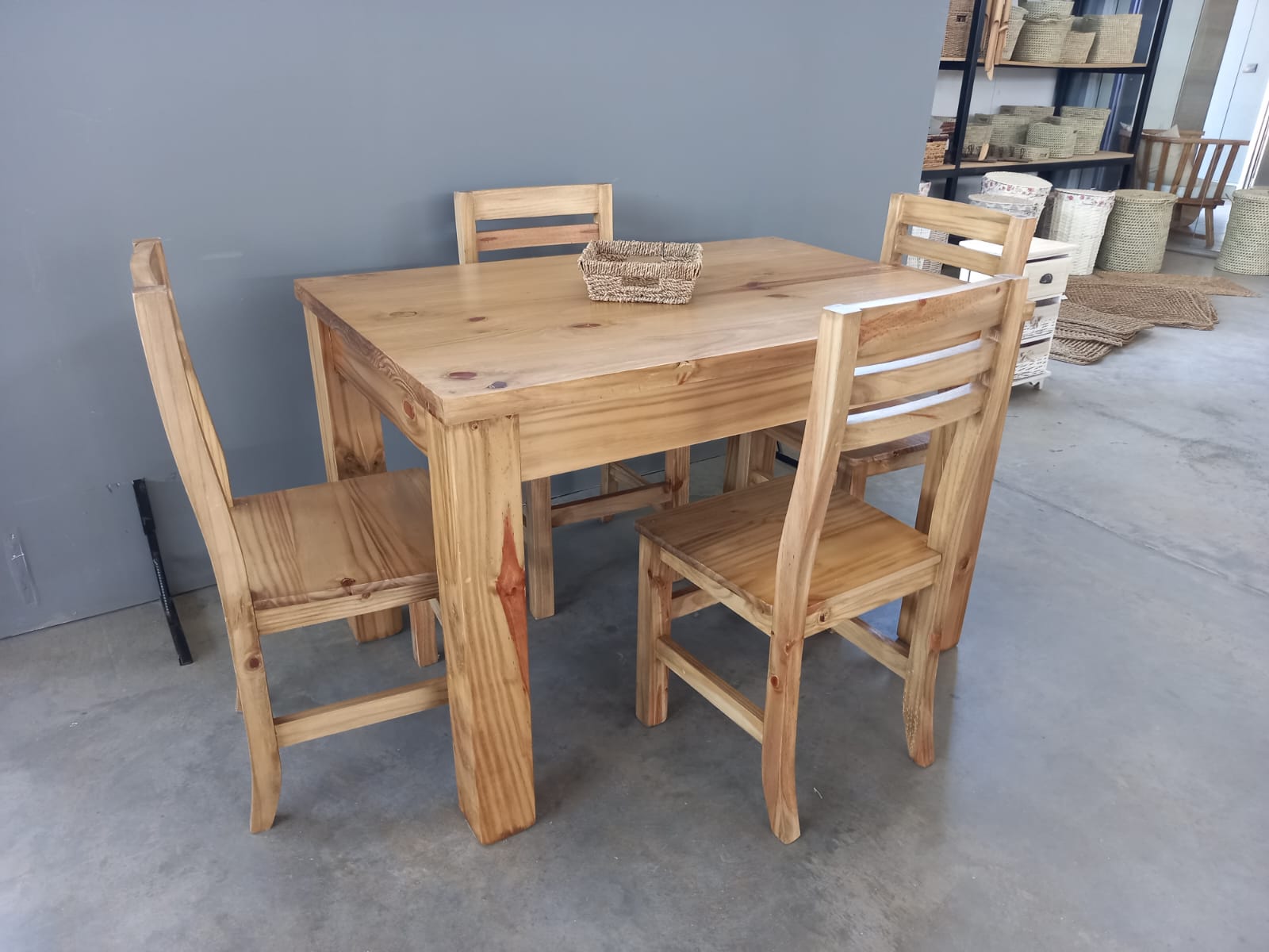 MESA COM MACIZA X 1.20