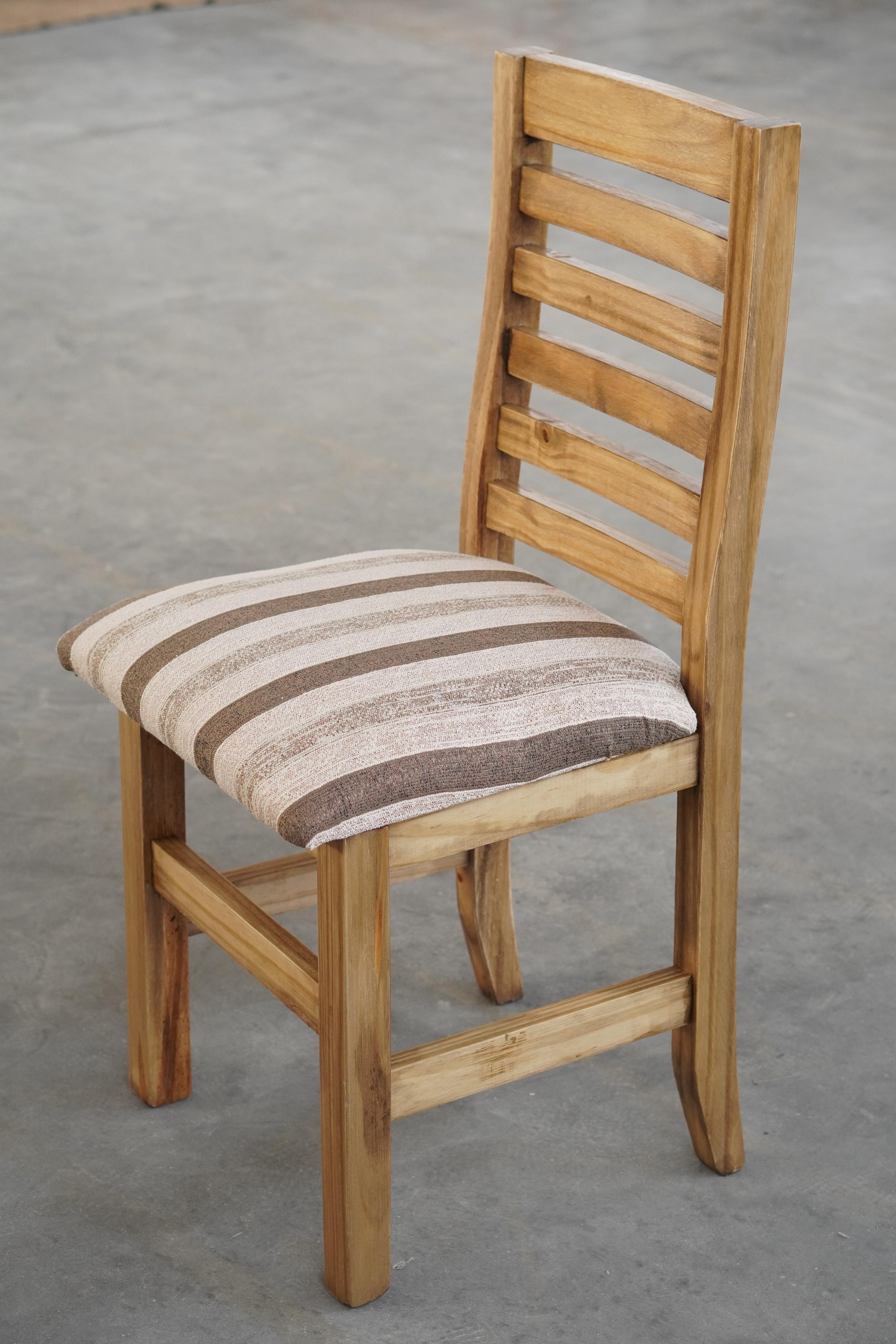 SILLA CON TAPA CHENILLE