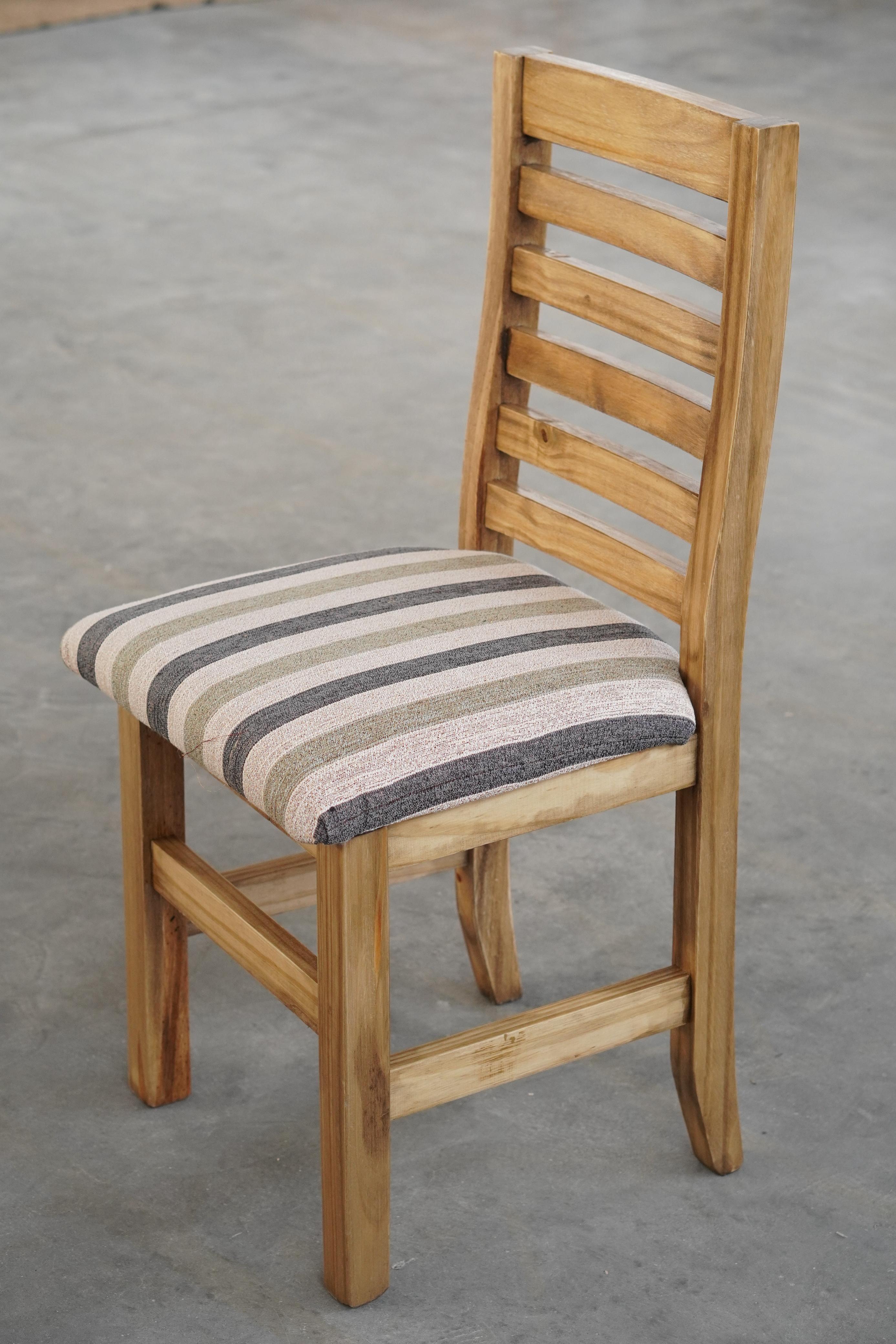 SILLA CON TAPA CHENILLE