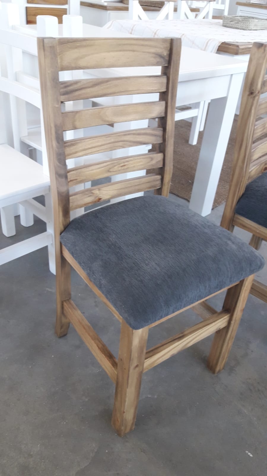 SILLA CON TAPA CHENILLE